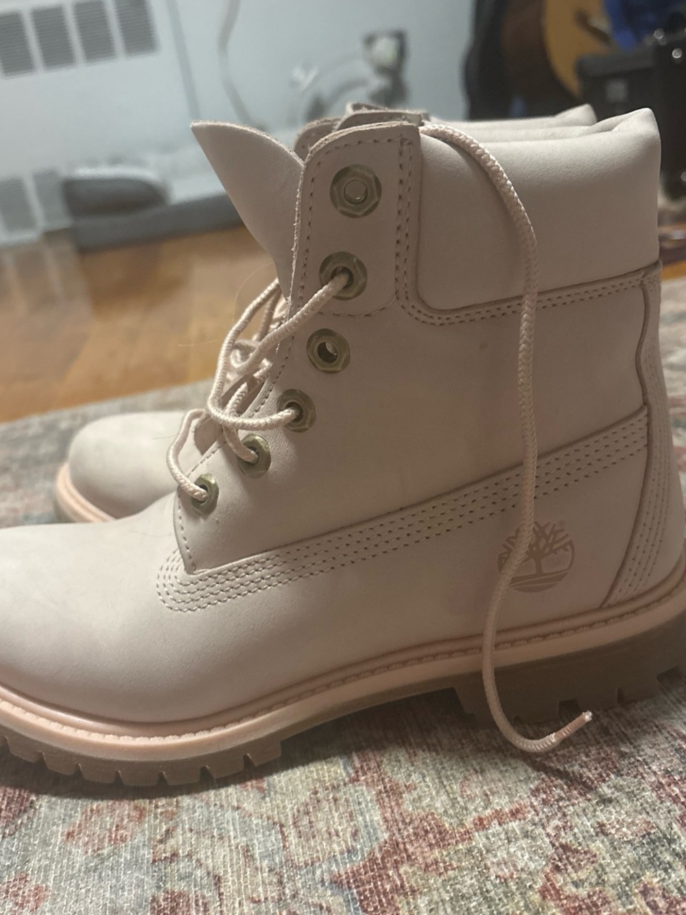 Timberland Wimens Classic 6-Inch Lace-Up Boots in Light Pink